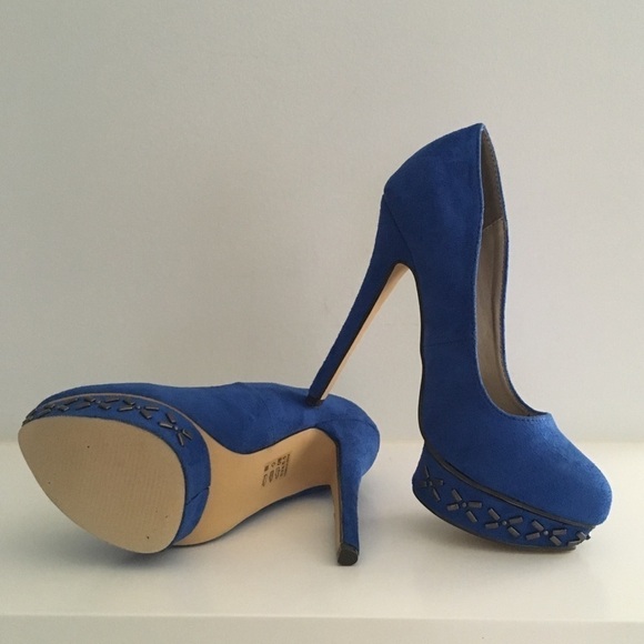 Blue Pump with Stud Accents and Island Platform - Picture 3 of 6